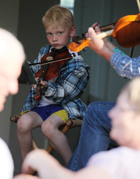 Vingåkers Folkdanslag med spelmän, Viala Hembygdsgård 2011