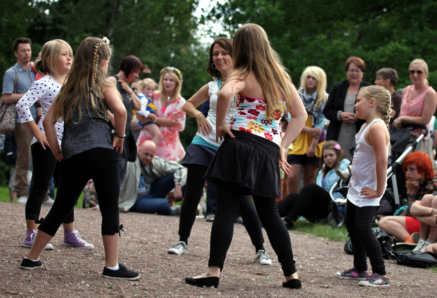 Kulturskolans dansare, midsommar i Högsjö 2011
