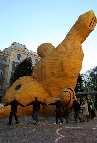 Big Yellow Rabbit, Florentijn Hofman, Open art, Örebro 2011