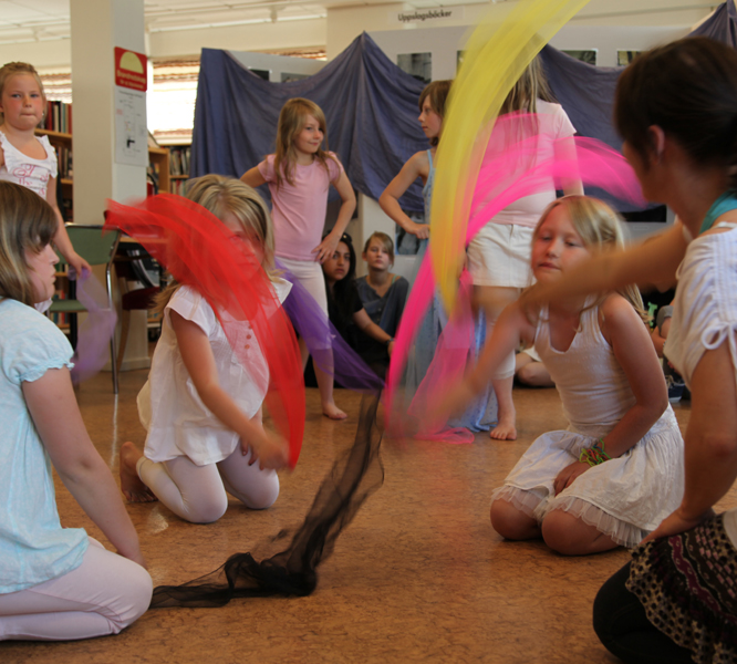 One minute sculptures, kulturskolan Vingåkers bibliotek 2011